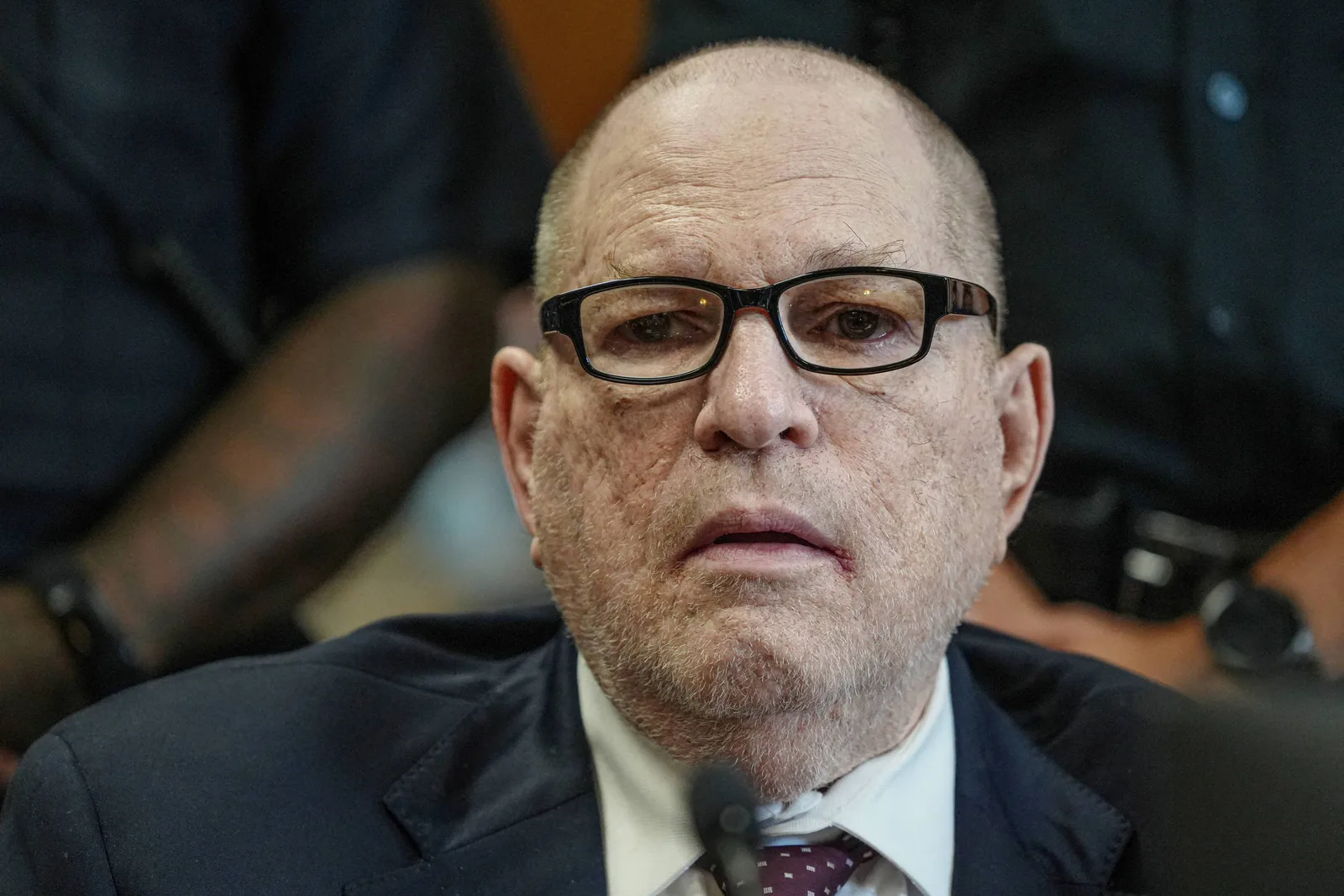 Sentença de Weinstein encerra processo criminal em Nova York