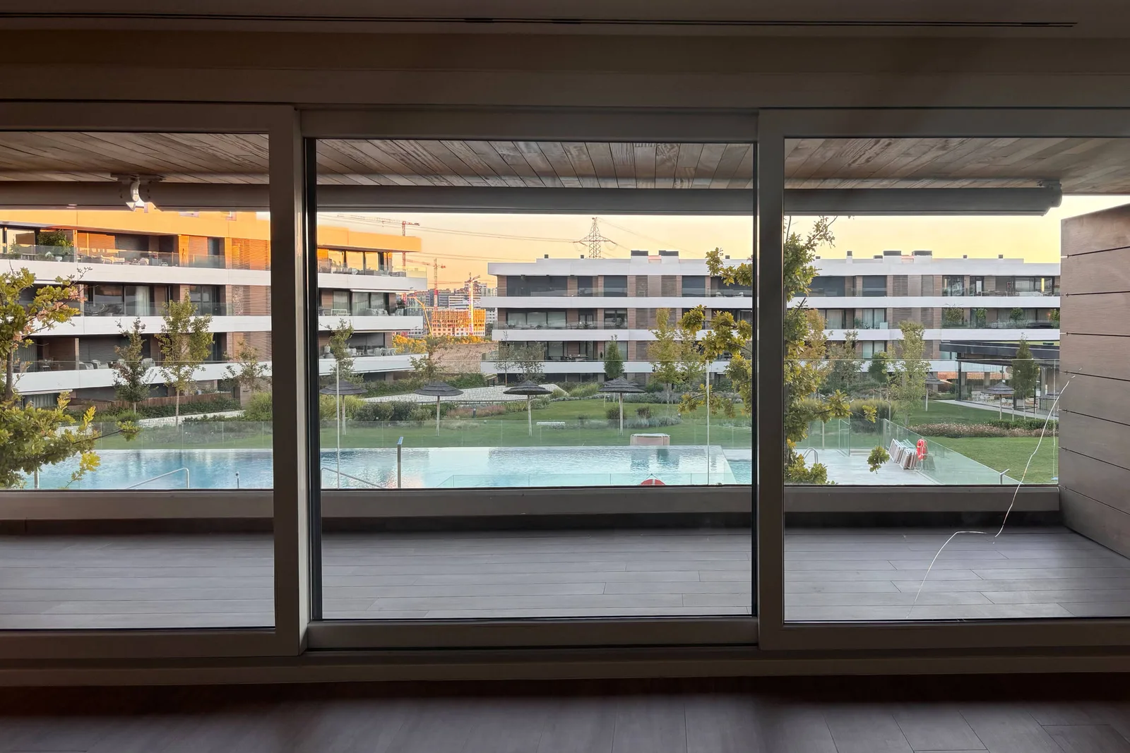 Residencial onde vive filho de Lula tem piscinas, spa e aluguel de 5.500 euros