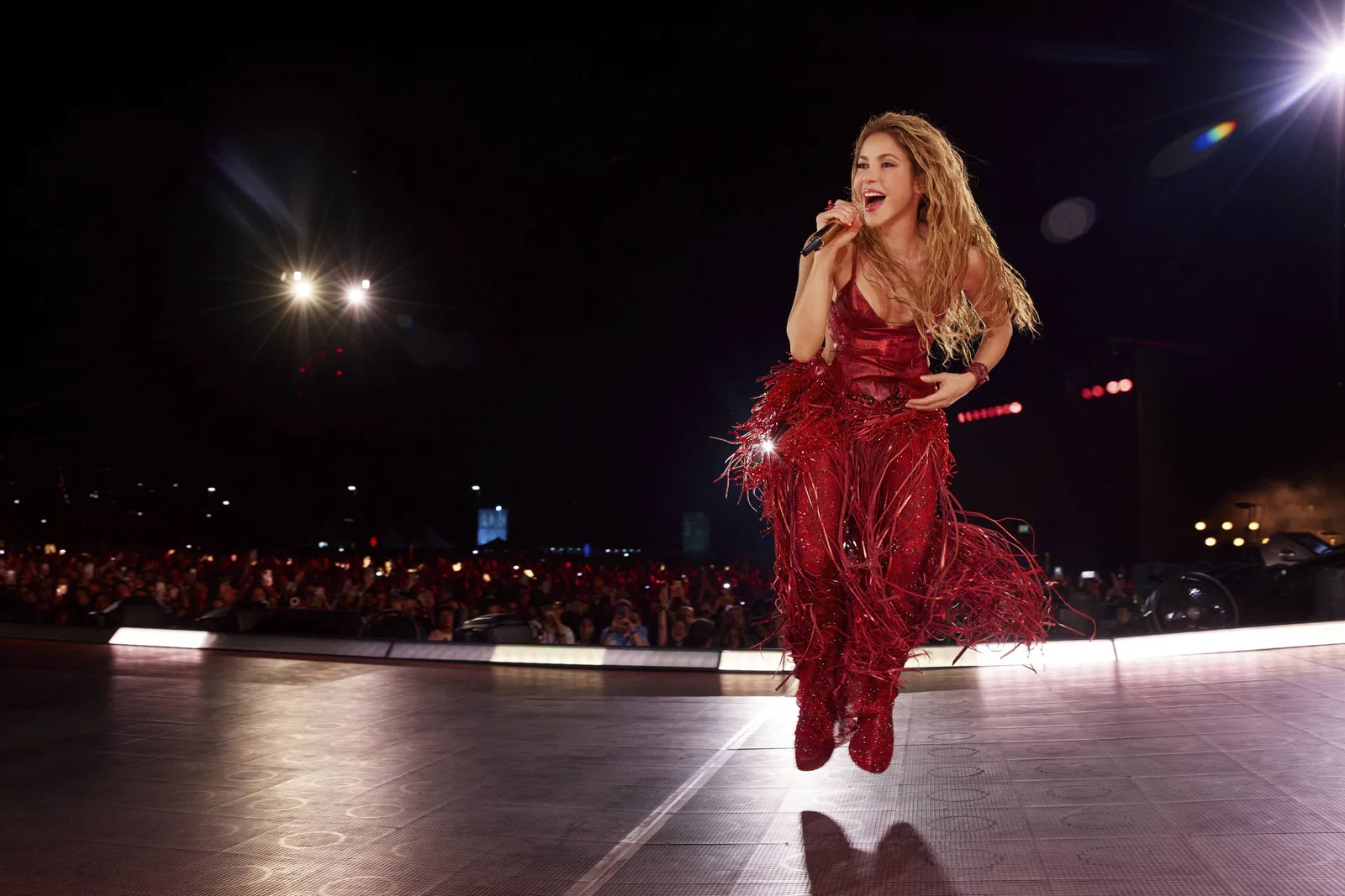 Shakira reúne 55 mil pessoas em arena cercada por atrações em Madri