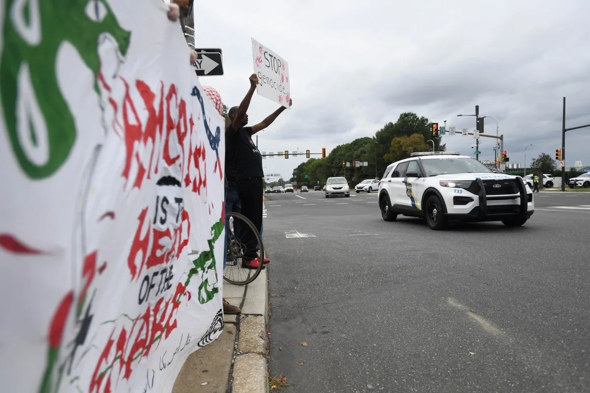 Ed Sheeran enfrenta protesto na Filadélfia após mudanças na turnê