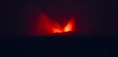 Indonésia prepara chuva artificial após cinzas do Anak Krakatau afetarem voos