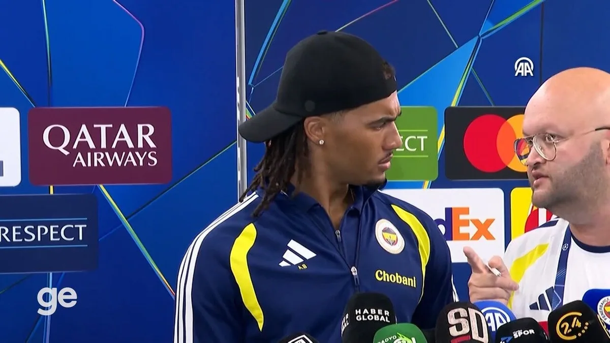 Archie Brown descobre demissão de técnico do Fenerbahçe antes de entrevista