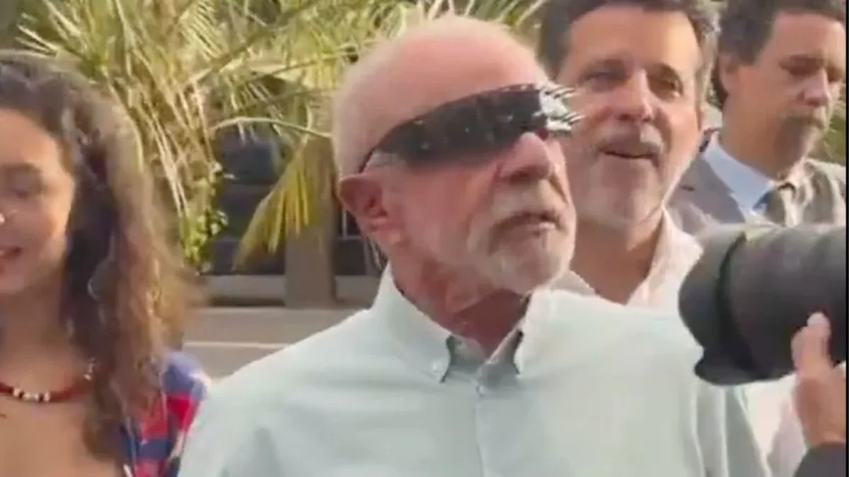 Lula aparece com viseira futurista em gravação para jovens