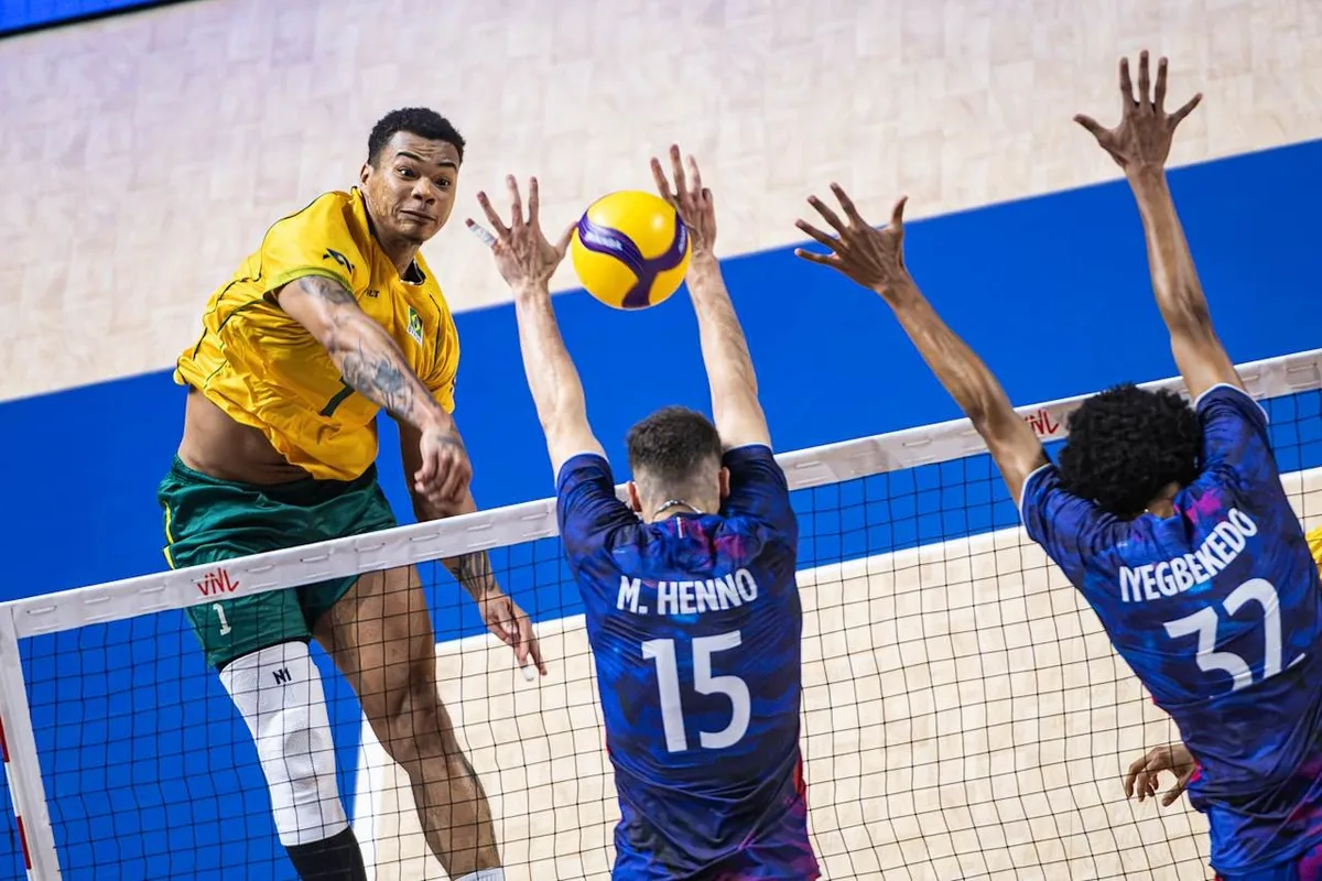 França fecha amistosos com vitória sobre o Brasil no vôlei masculino