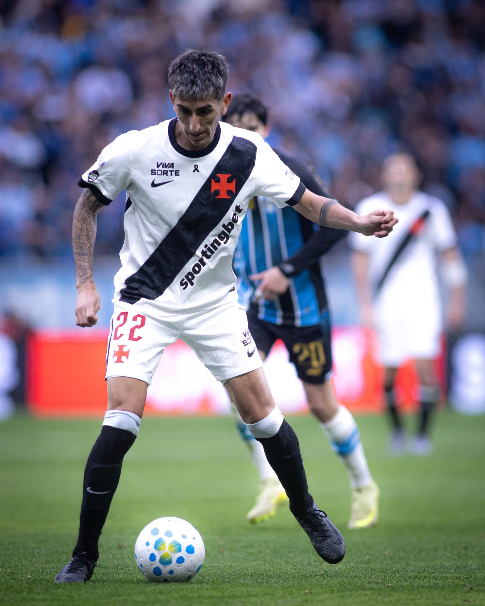 Lescano estreia com assistência na virada do Vasco sobre o Grêmio