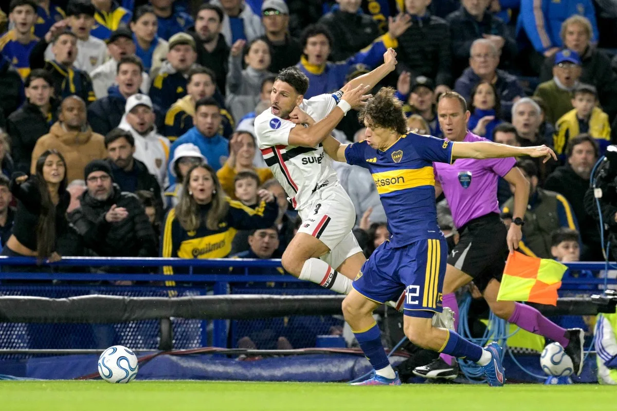 Cartão de Calleri e revisão no VAR marcam derrota do São Paulo na Bombonera