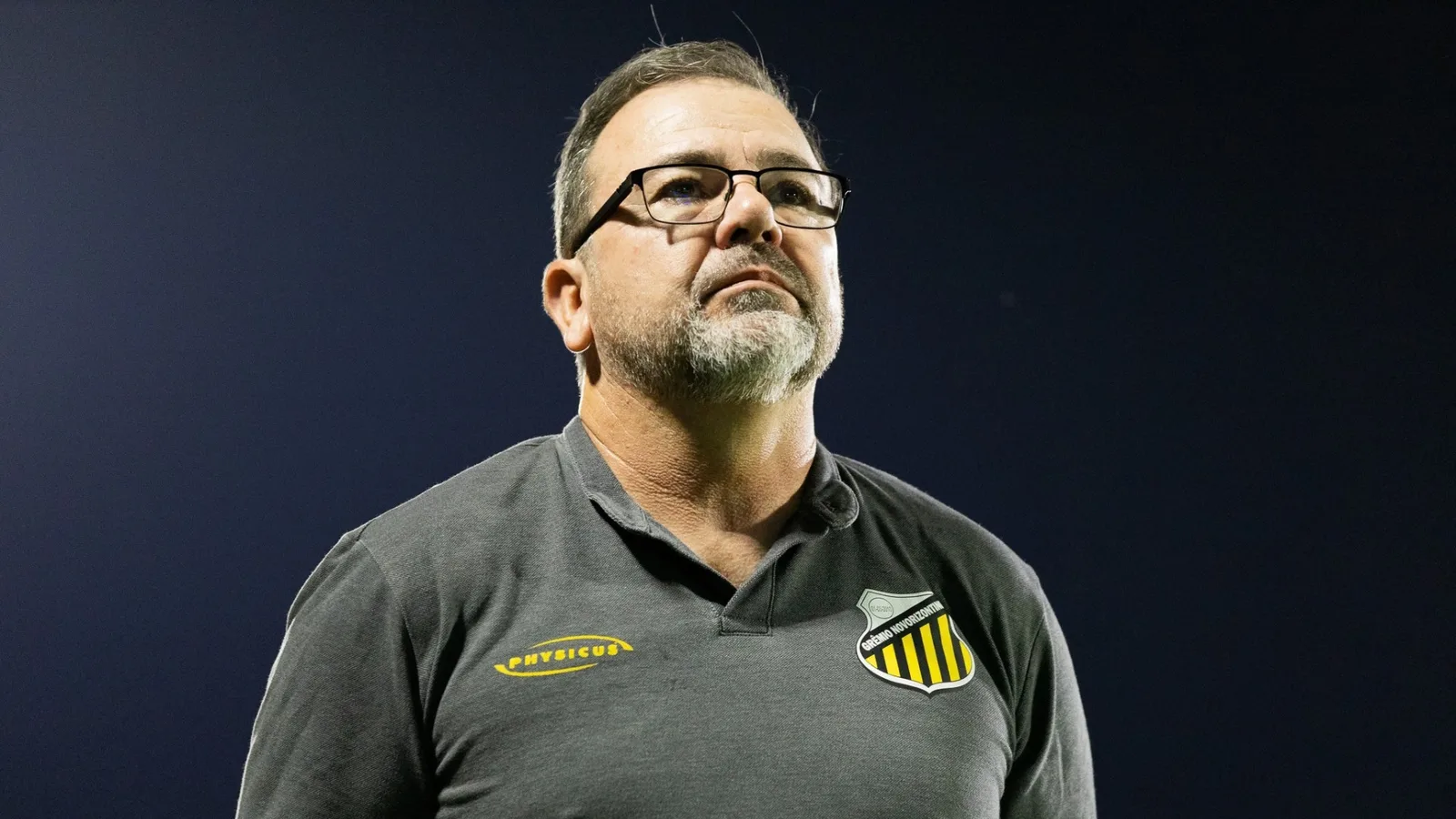 Enderson Moreira cobra arbitragem e apoio ao Novorizontino na Série B