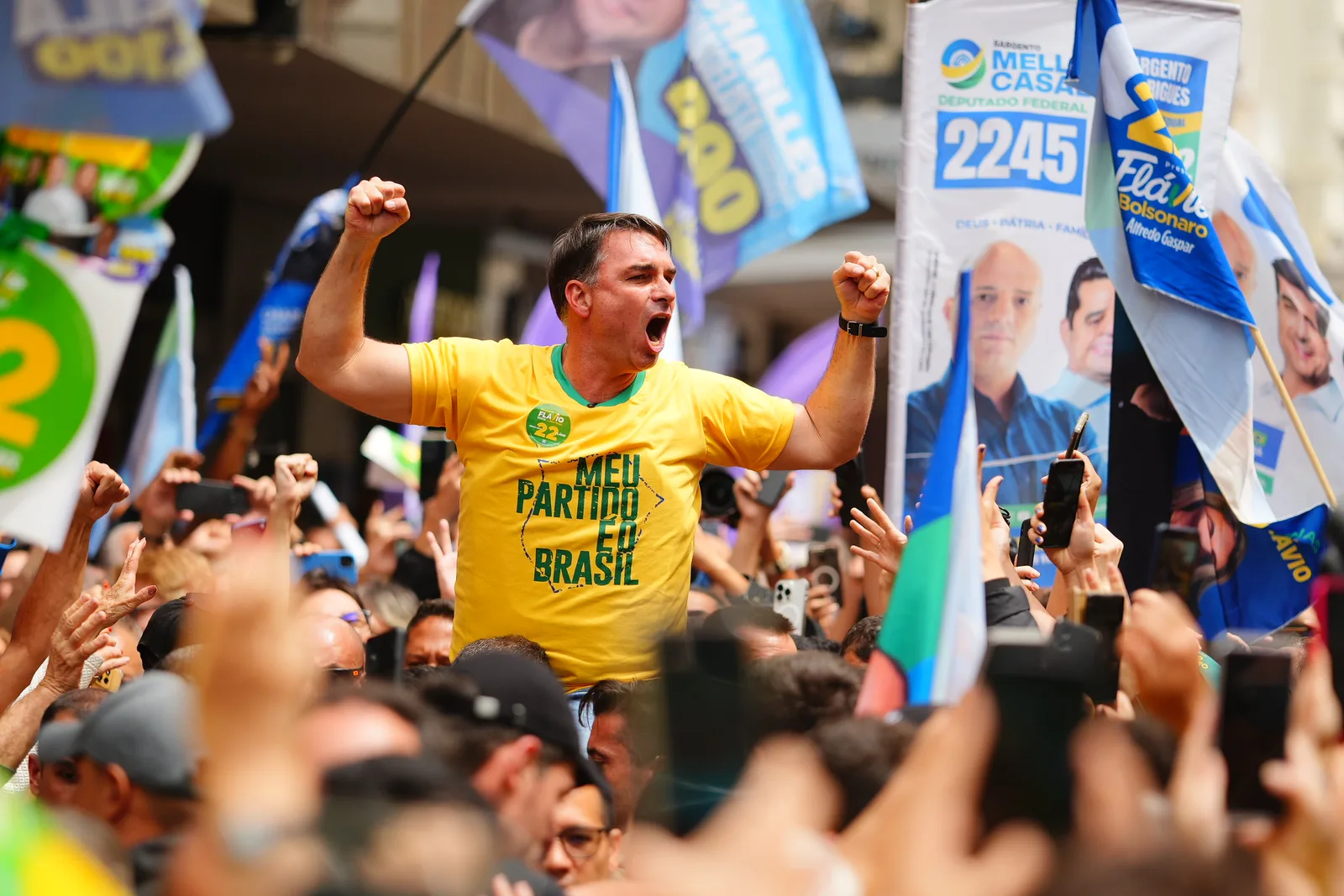 Pesquisas mostram Flávio à frente de Lula em cenários de segundo turno
