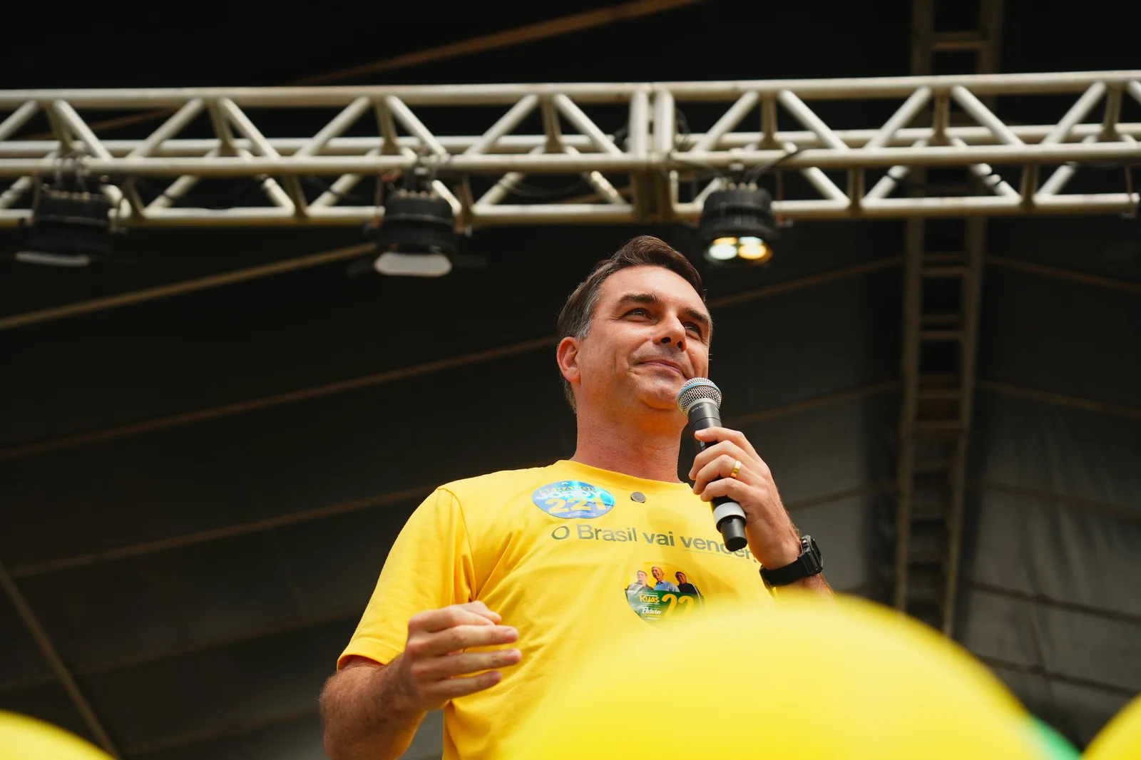 Crise no STF entra na estratégia de Flávio Bolsonaro contra Lula
