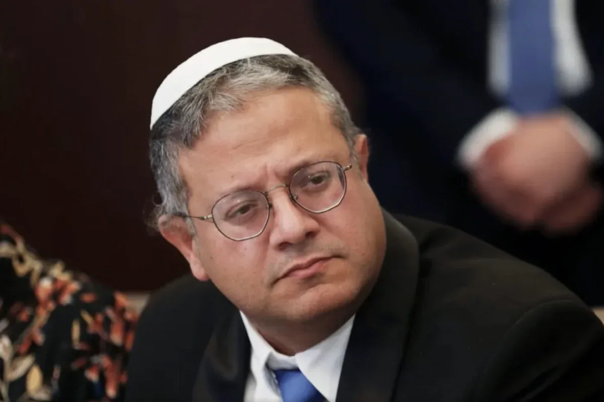 Ministro israelense diz que passageiro planejava derrubar avião com 180 pessoas