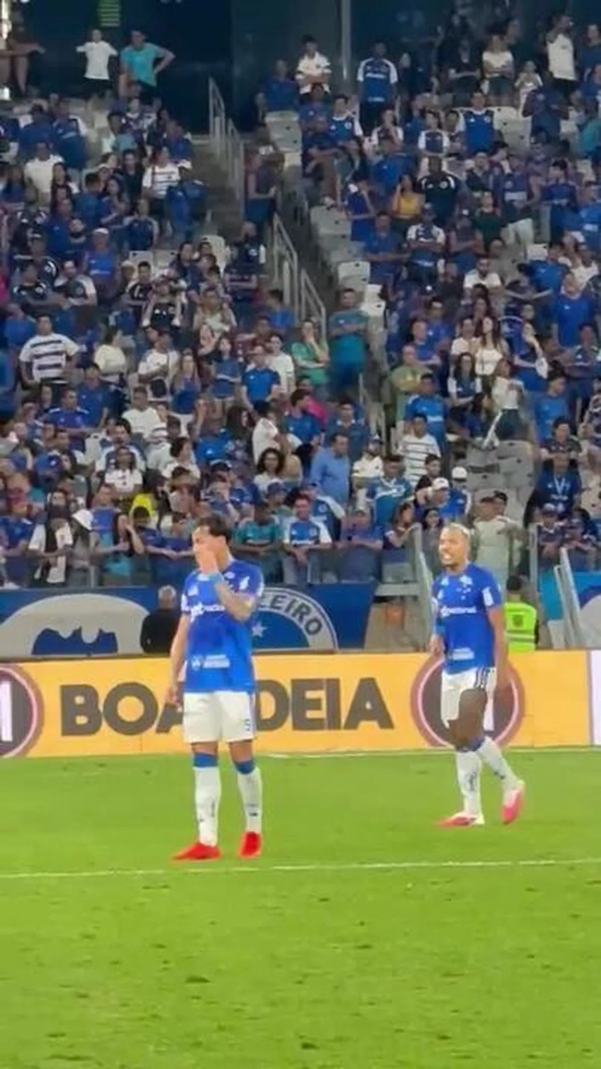 Kaio Jorge marca pelo Cruzeiro após divergência com Matheus Pereira em pênalti