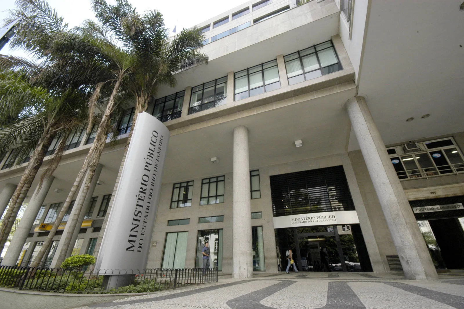 Operação prende quatro suspeitos de extorsão contra empresas em São Gonçalo
