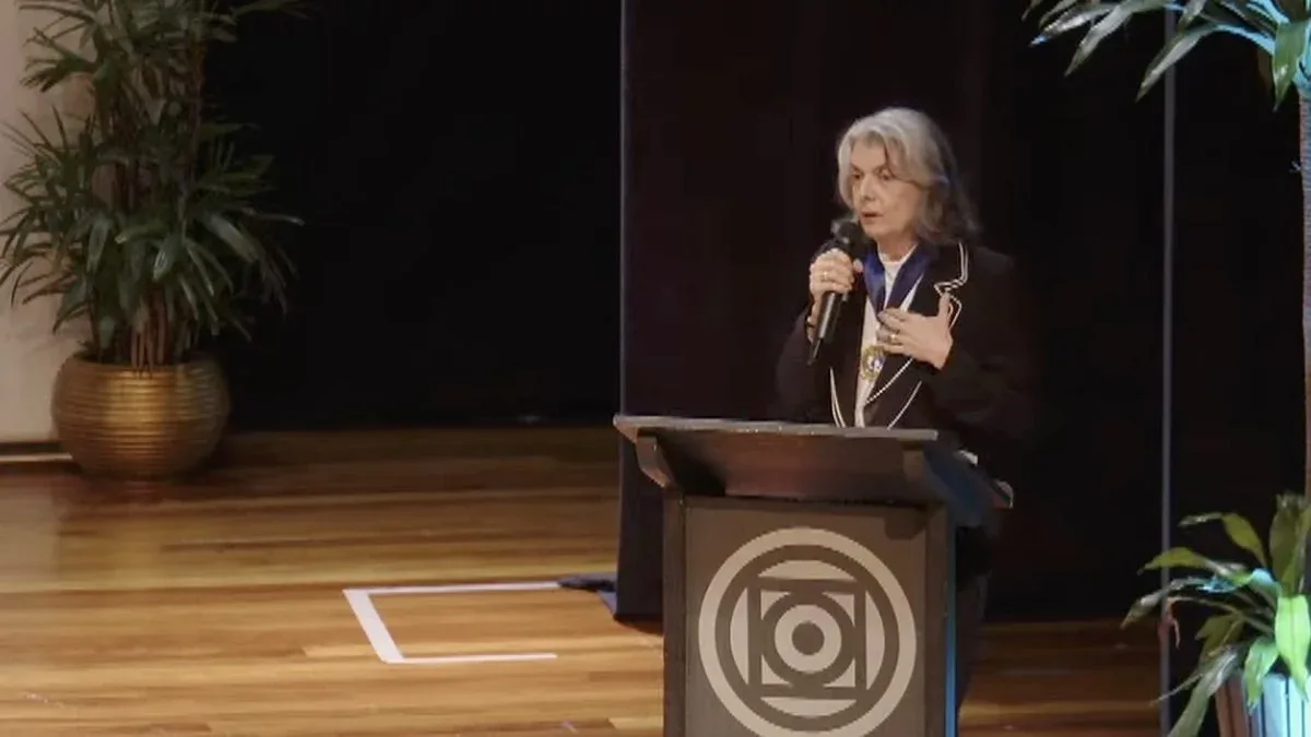 Cármen Lúcia recebe honraria da UFMT e cobra igualdade de oportunidades