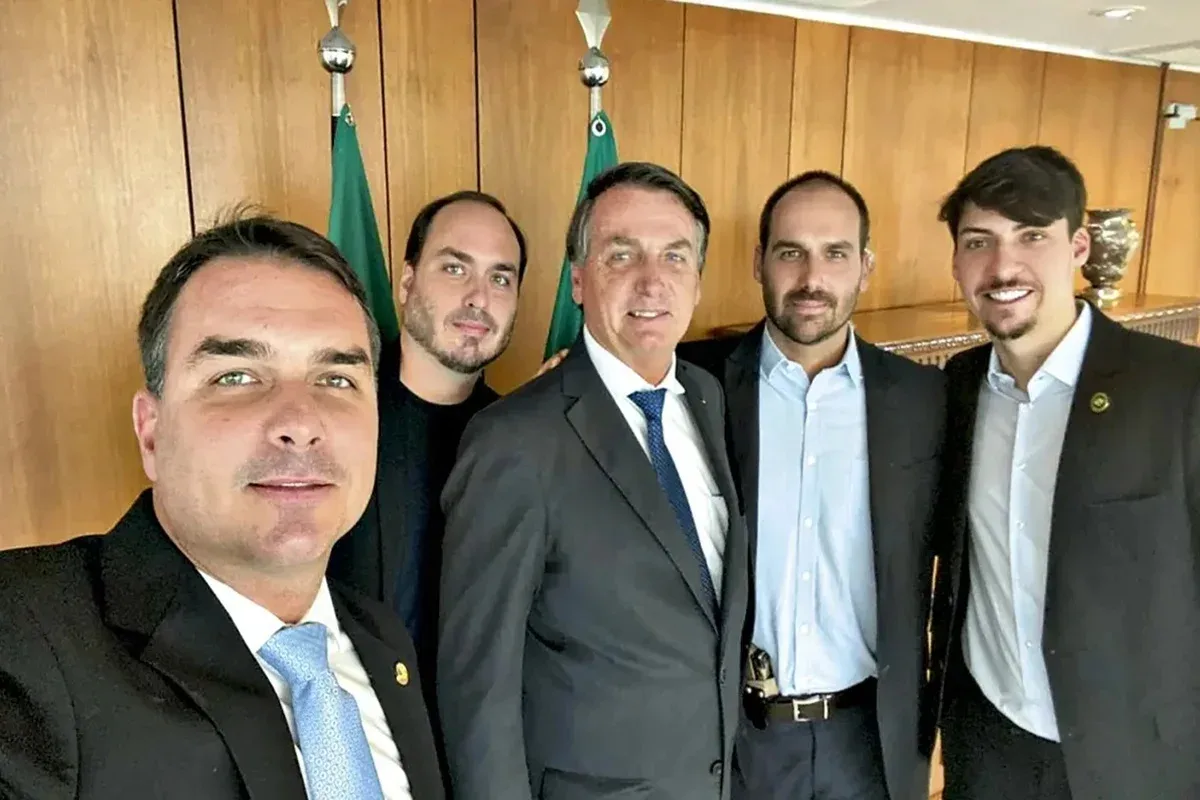 Família Bolsonaro reúne oito candidatos do mesmo núcleo nas eleições de 2026