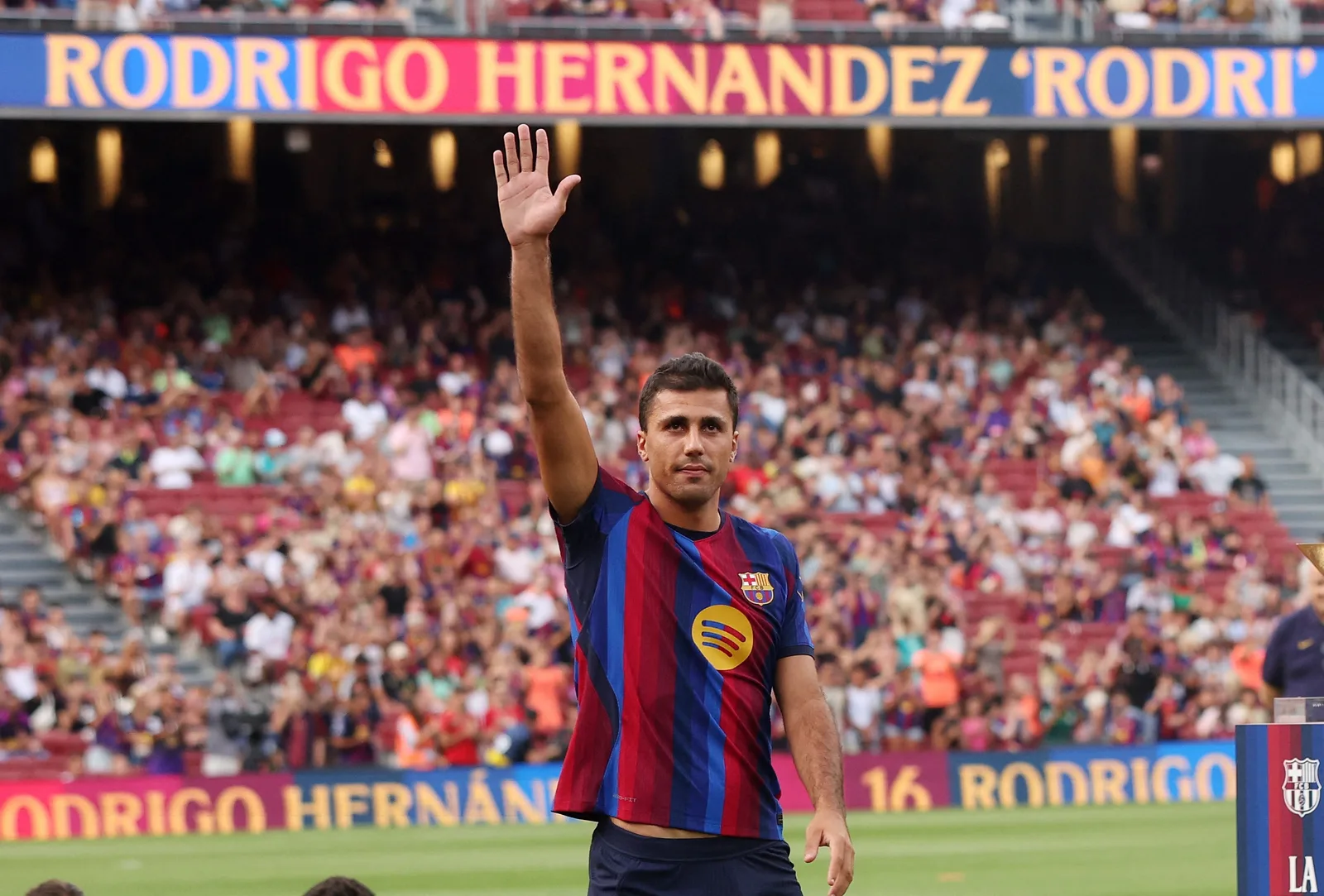 Rodri questiona desempenho do Valencia após estreia como titular no Barcelona
