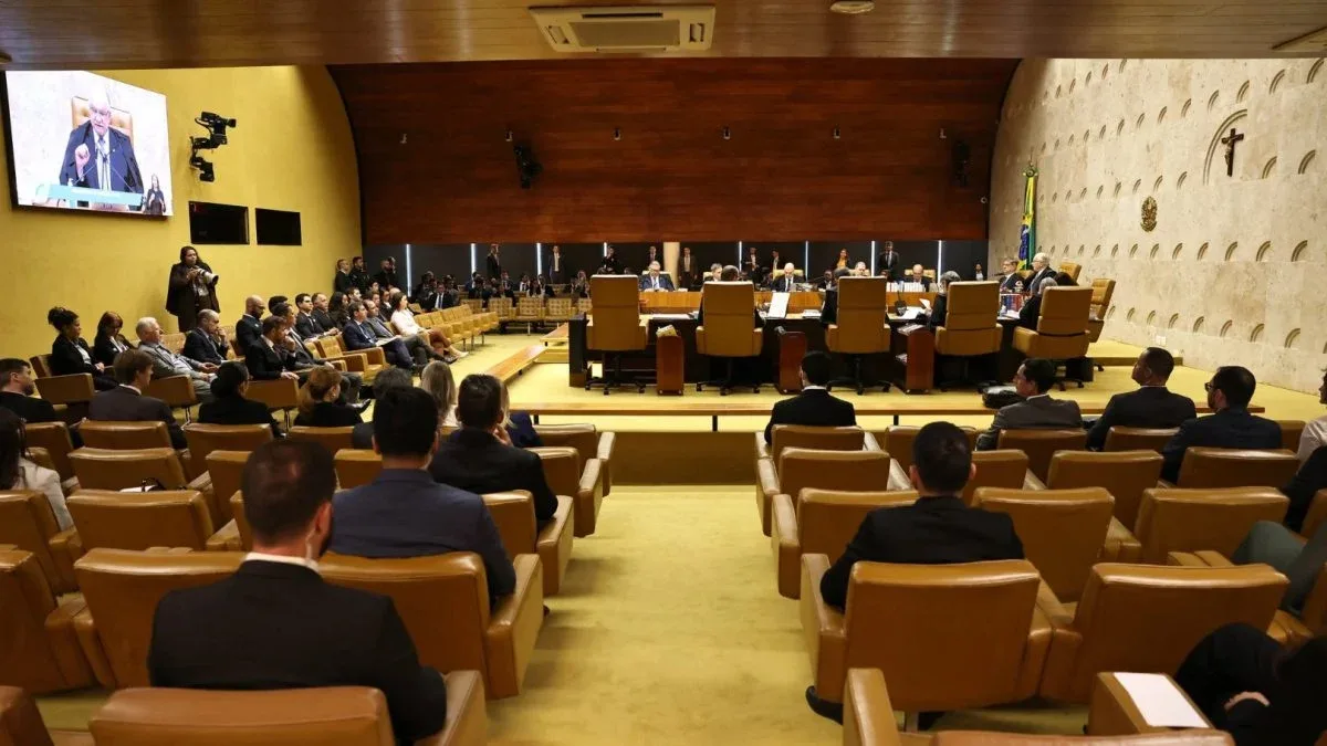 Desconfiança no STF chega a 48% e supera a de Presidência e Congresso