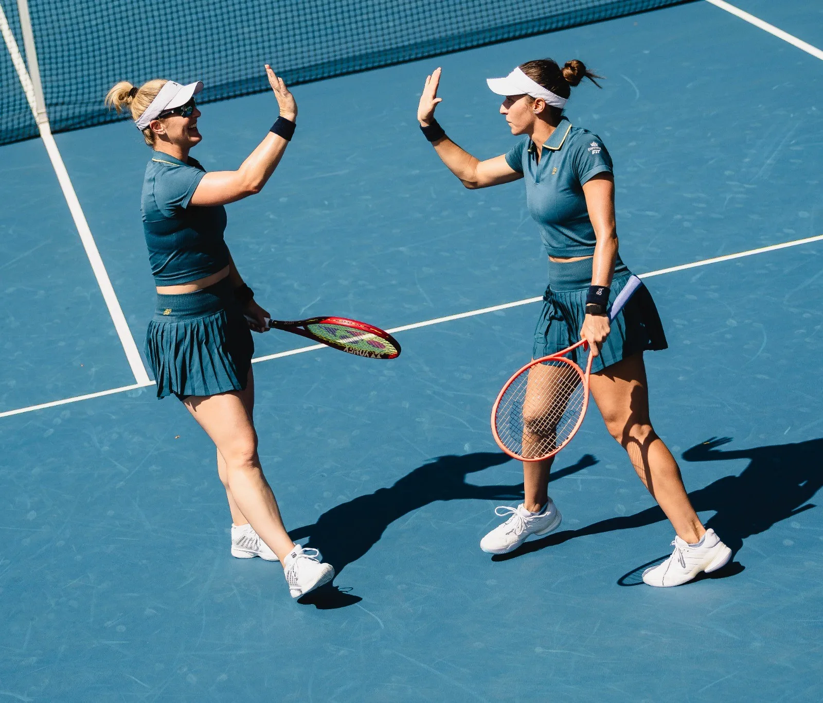 Stefani e Dabrowski alcançam quarta semifinal seguida em Grand Slams
