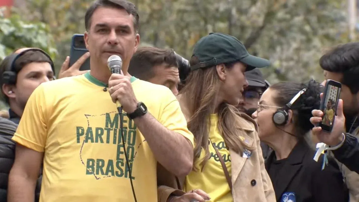 Fernanda Bolsonaro cita inteligência artificial ao rebater mensagens sobre aposentadorias
