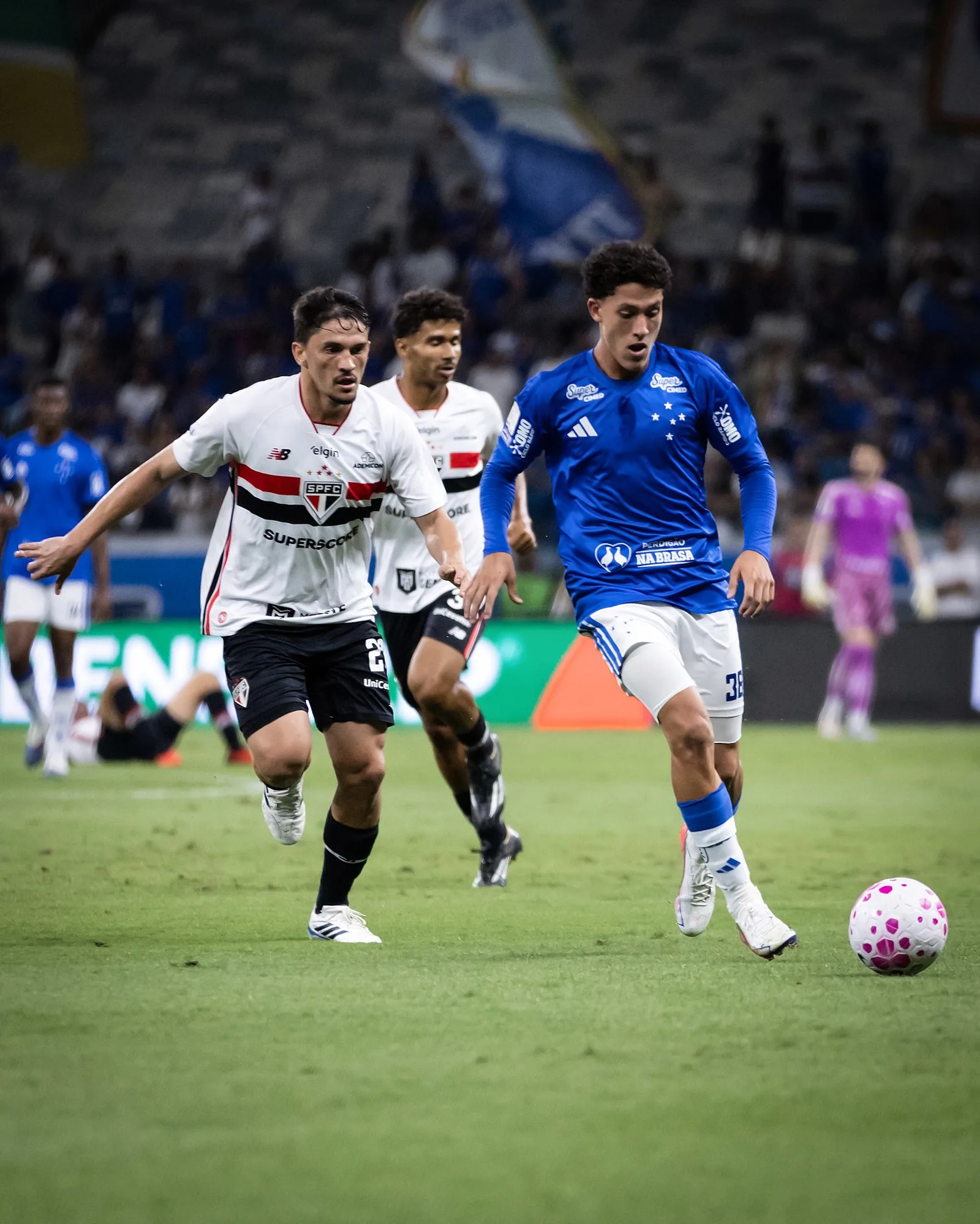 Felipe Morais ganha força no Cruzeiro com preparação fora do campo