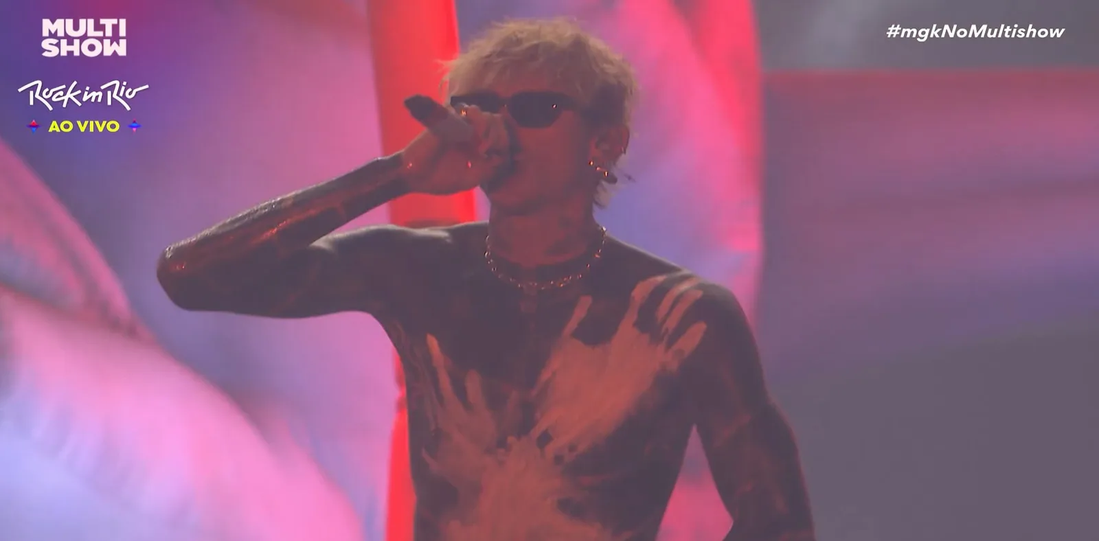 MGK estreia no Rio com repertório pop punk e reação dividida do público