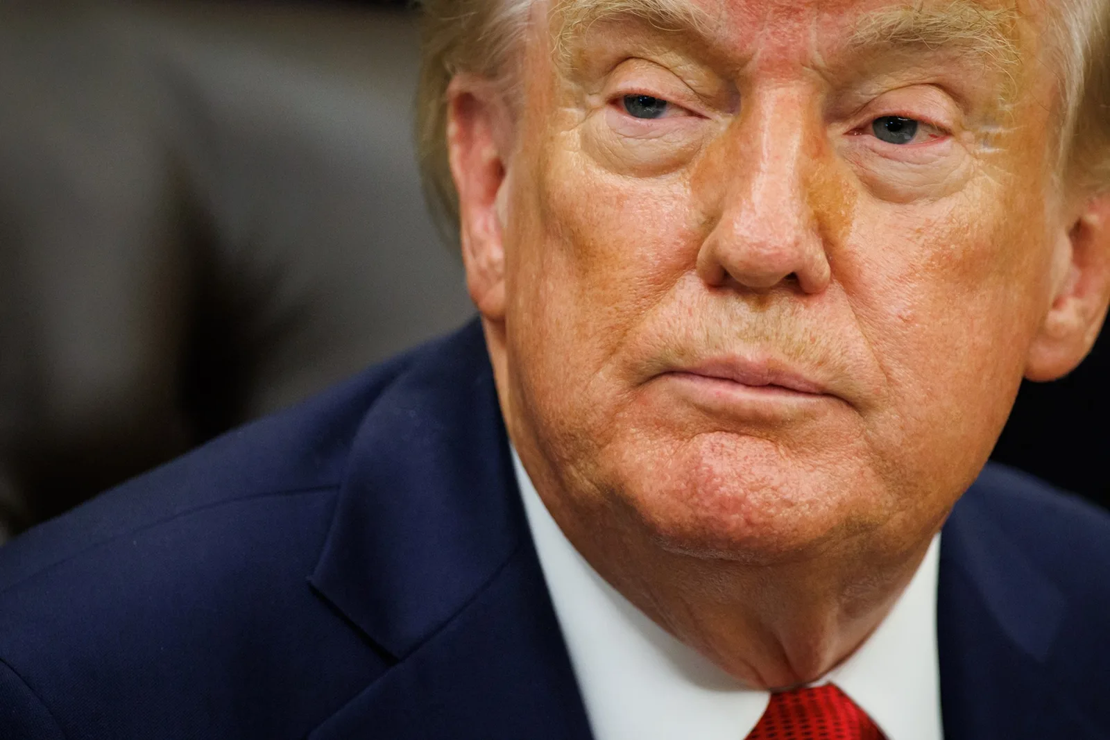Trump avalia opções contra o Irã e admite possibilidade de acordo