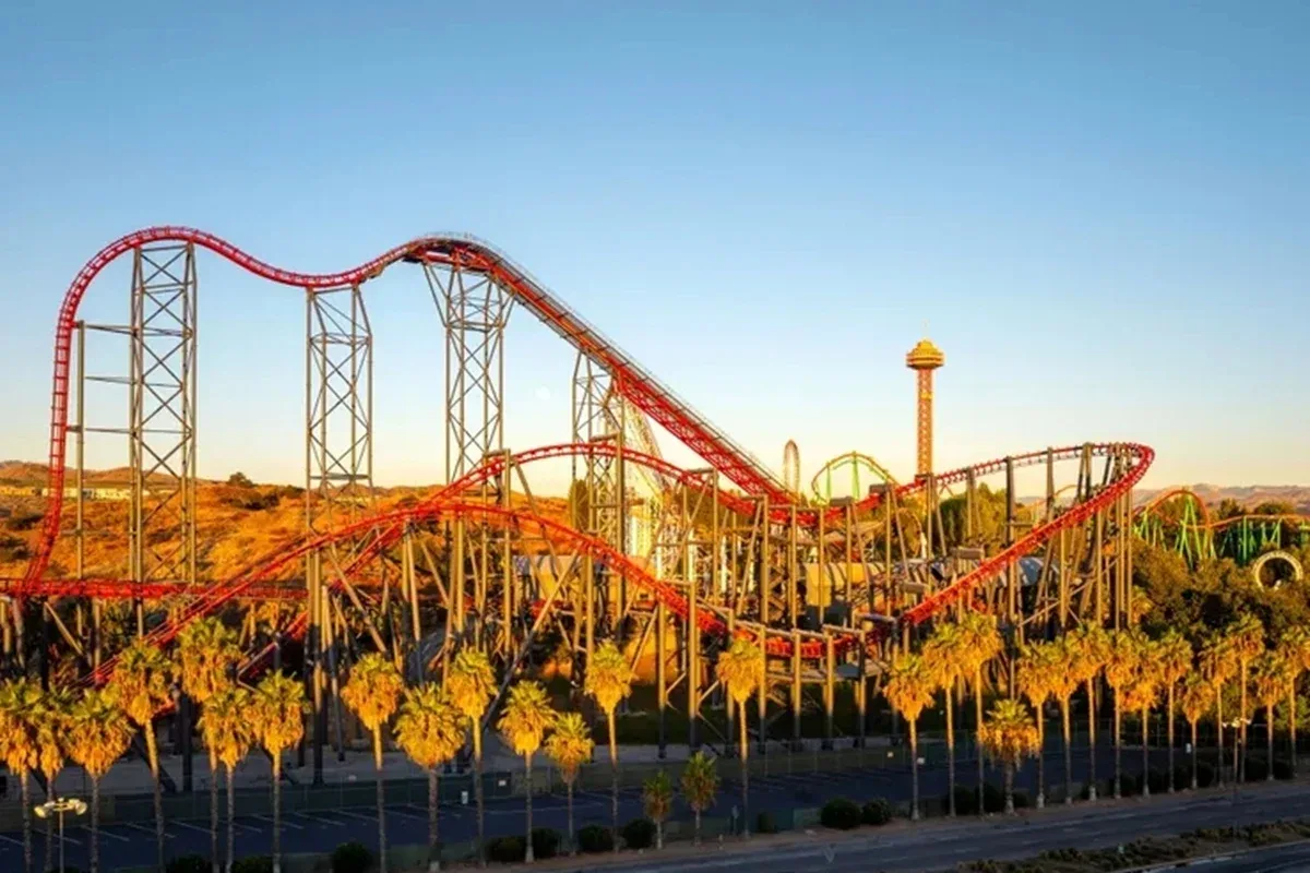 Six Flags encerra montanha-russa após denúncias de lesões cerebrais