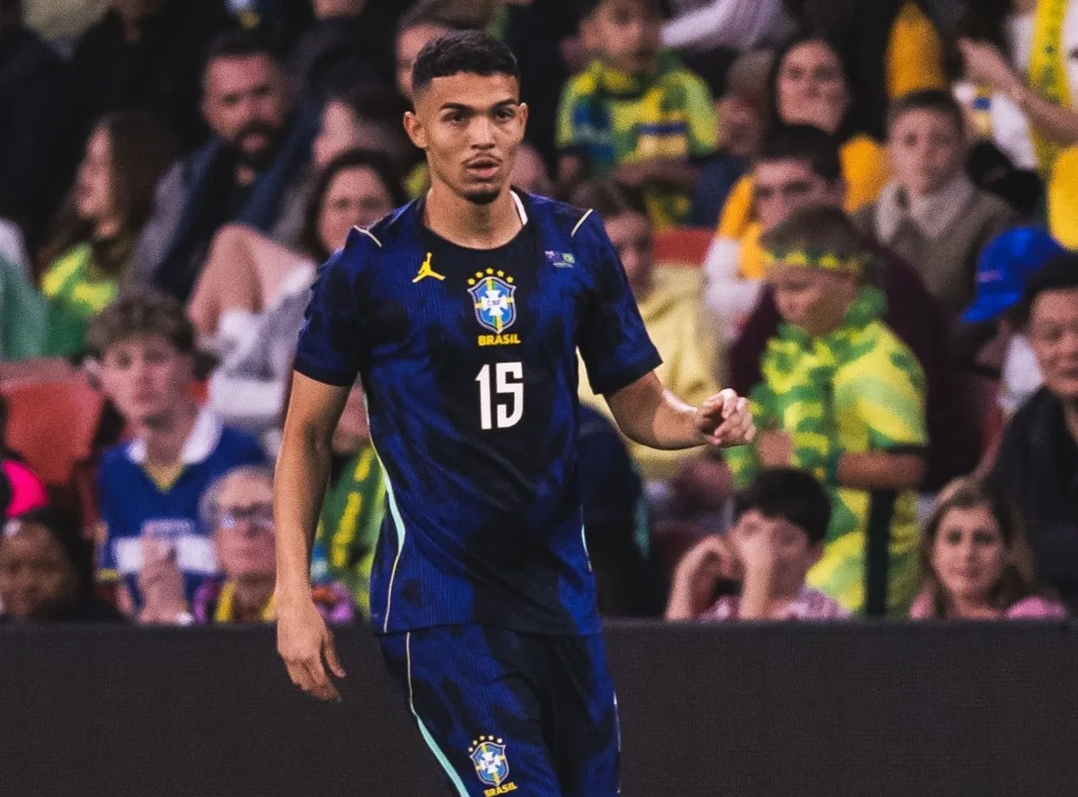 Arthur Dias ganha espaço no Brasil e desperta interesse europeu