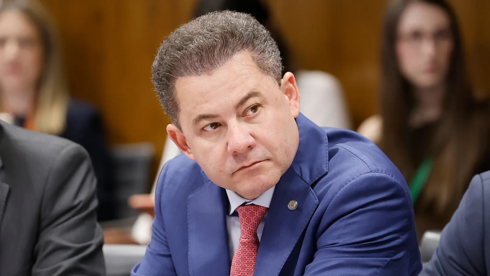 Decisão autoriza buscas contra deputado em investigação sobre suposta venda de influência