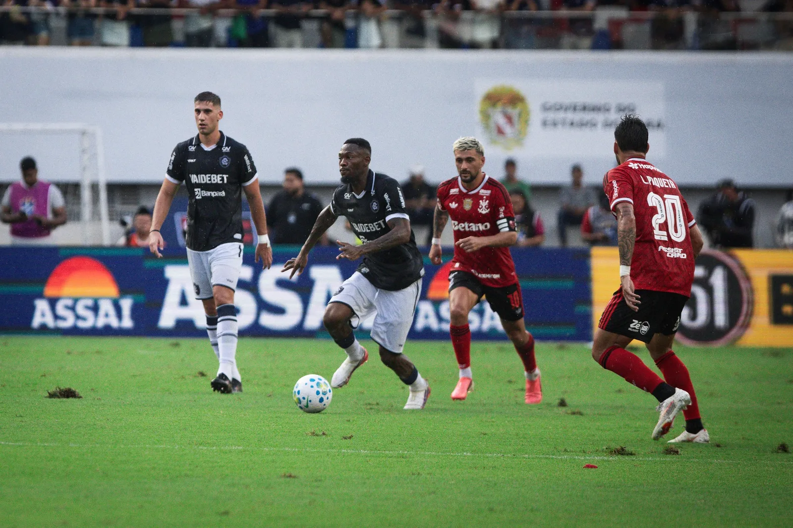 Tchamba destaca torcida brasileira e mira permanência do Remo na elite