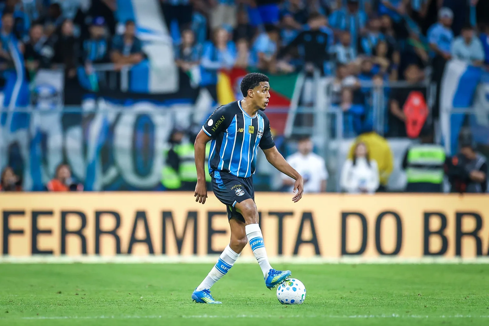 Grêmio reduz gastos e fecha janela com seis contratações e seis saídas