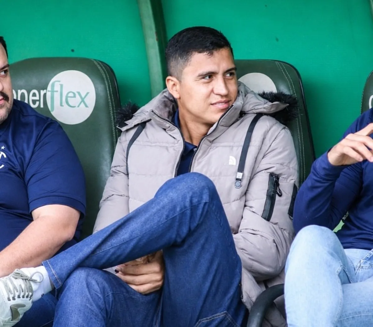 Anthony Emanuel assume área de mercado e desempenho do Confiança