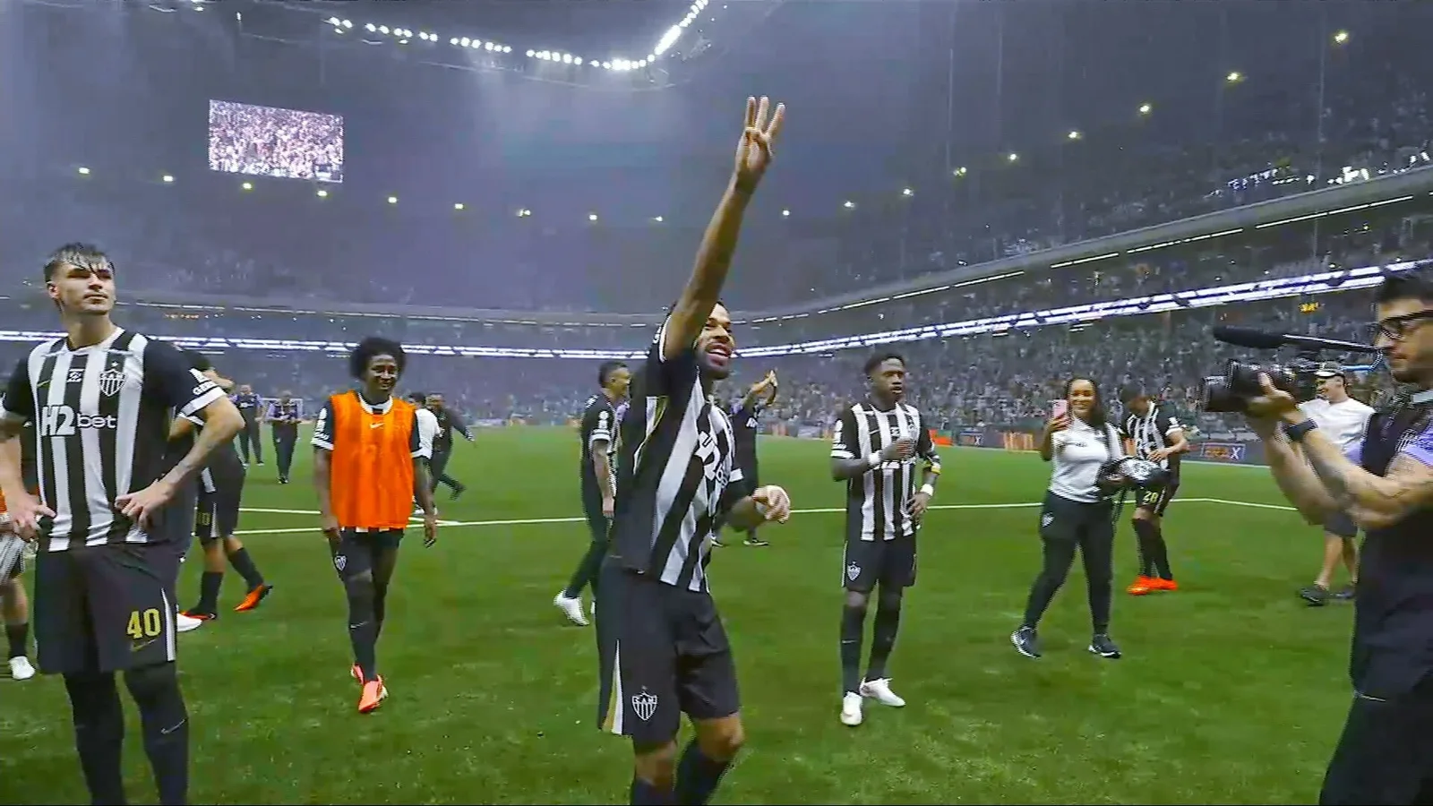Renan Lodi escolhe o Atlético-MG após propostas do exterior
