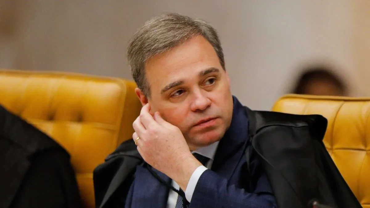 Mendonça recebe apoio de três presidenciáveis após afastamento na PF