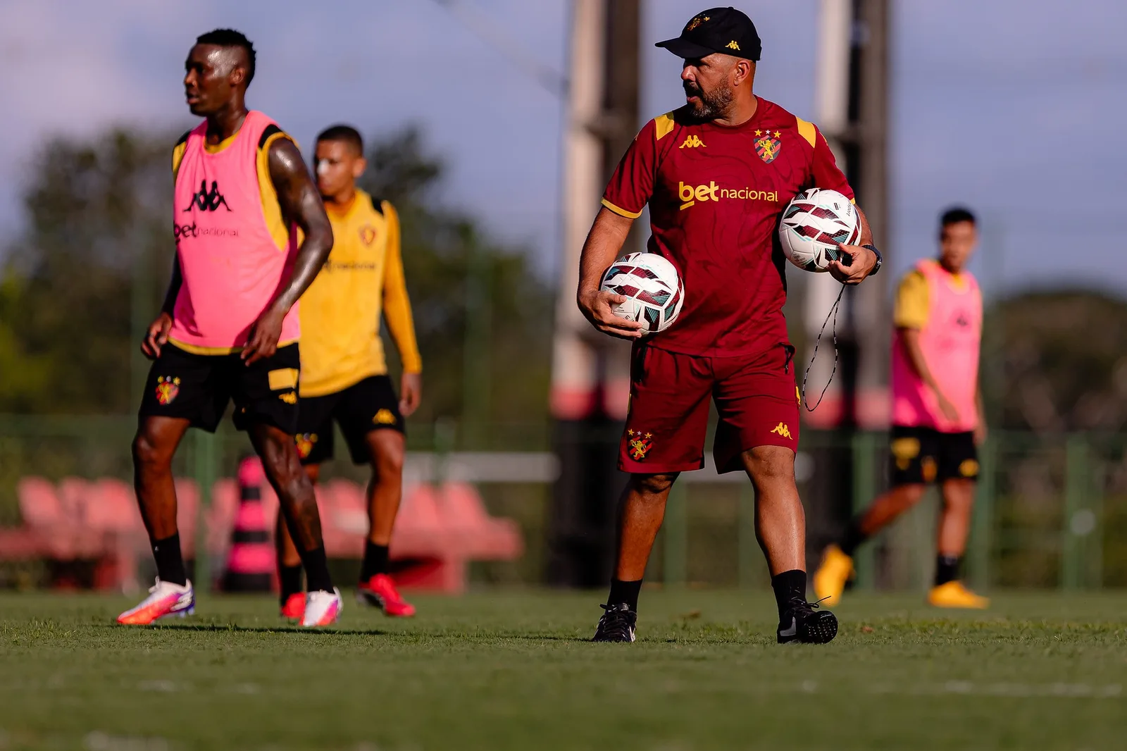 Sport prepara elenco sem Claudinho e aguarda definição do novo técnico