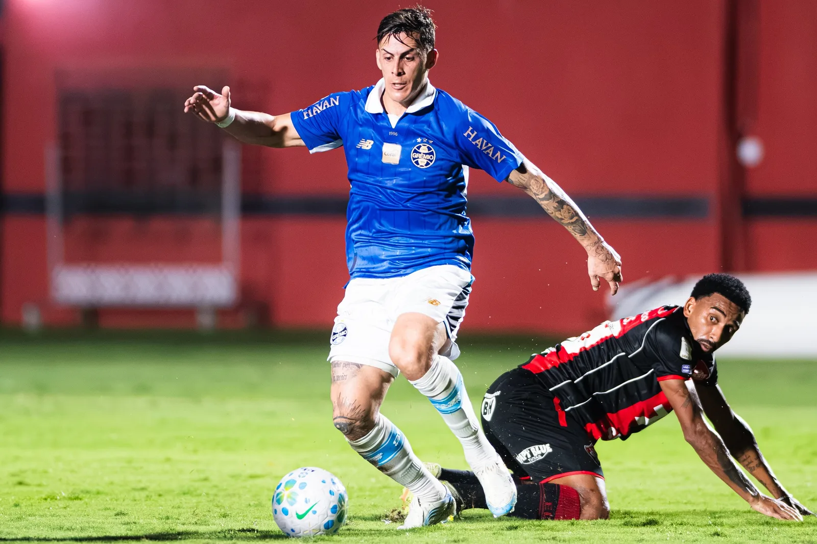 Grêmio pode recorrer a Enamorado diante das baixas no ataque