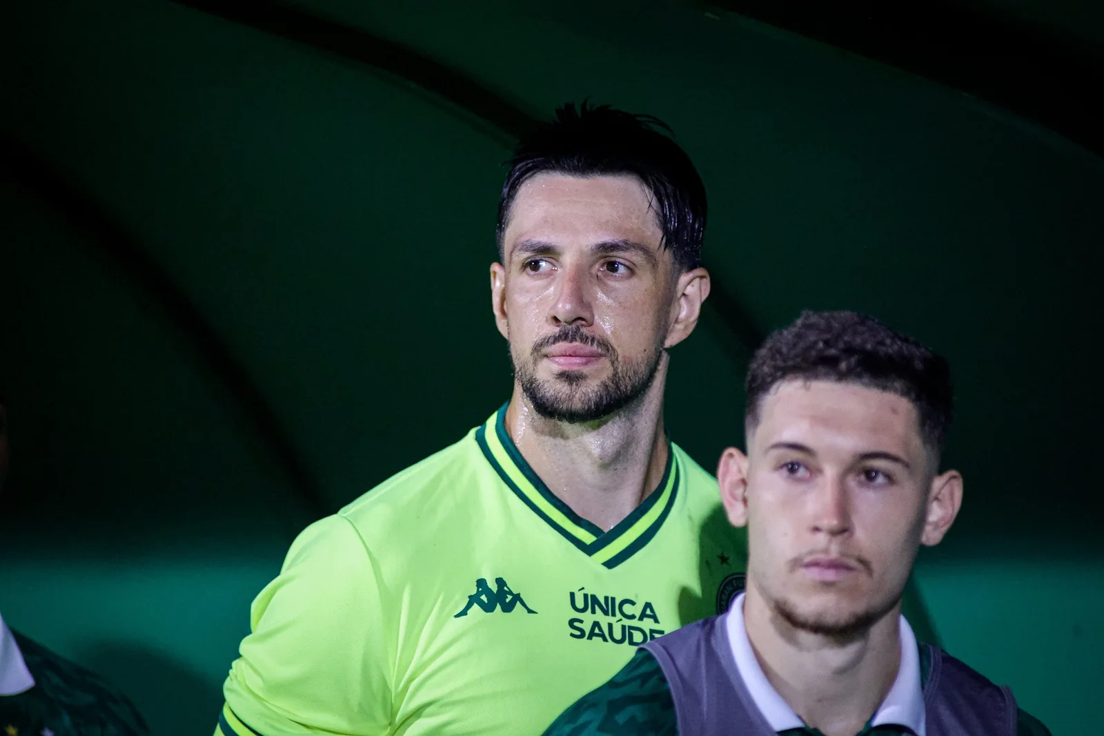Guarani renova com goleiro Mateus Claus até outubro de 2027