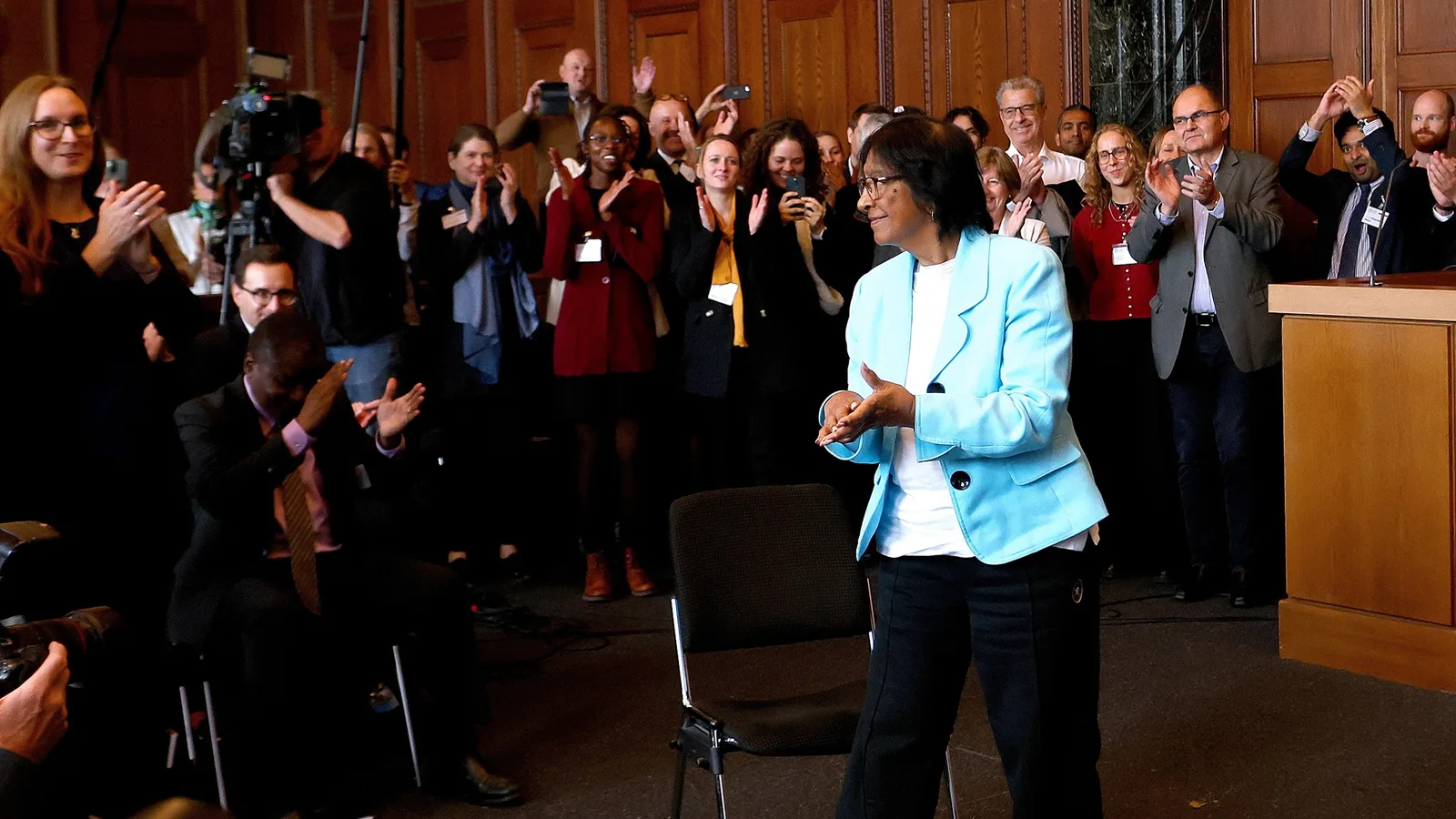 Trump critica Nobel da Paz para Navi Pillay, que responde com ironia