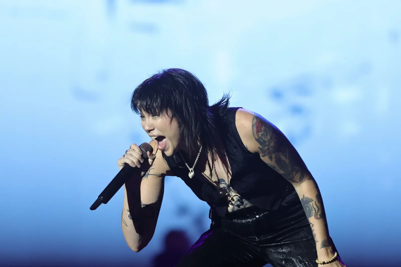Hot Milk estreia no Rock in Rio com público pouco engajado