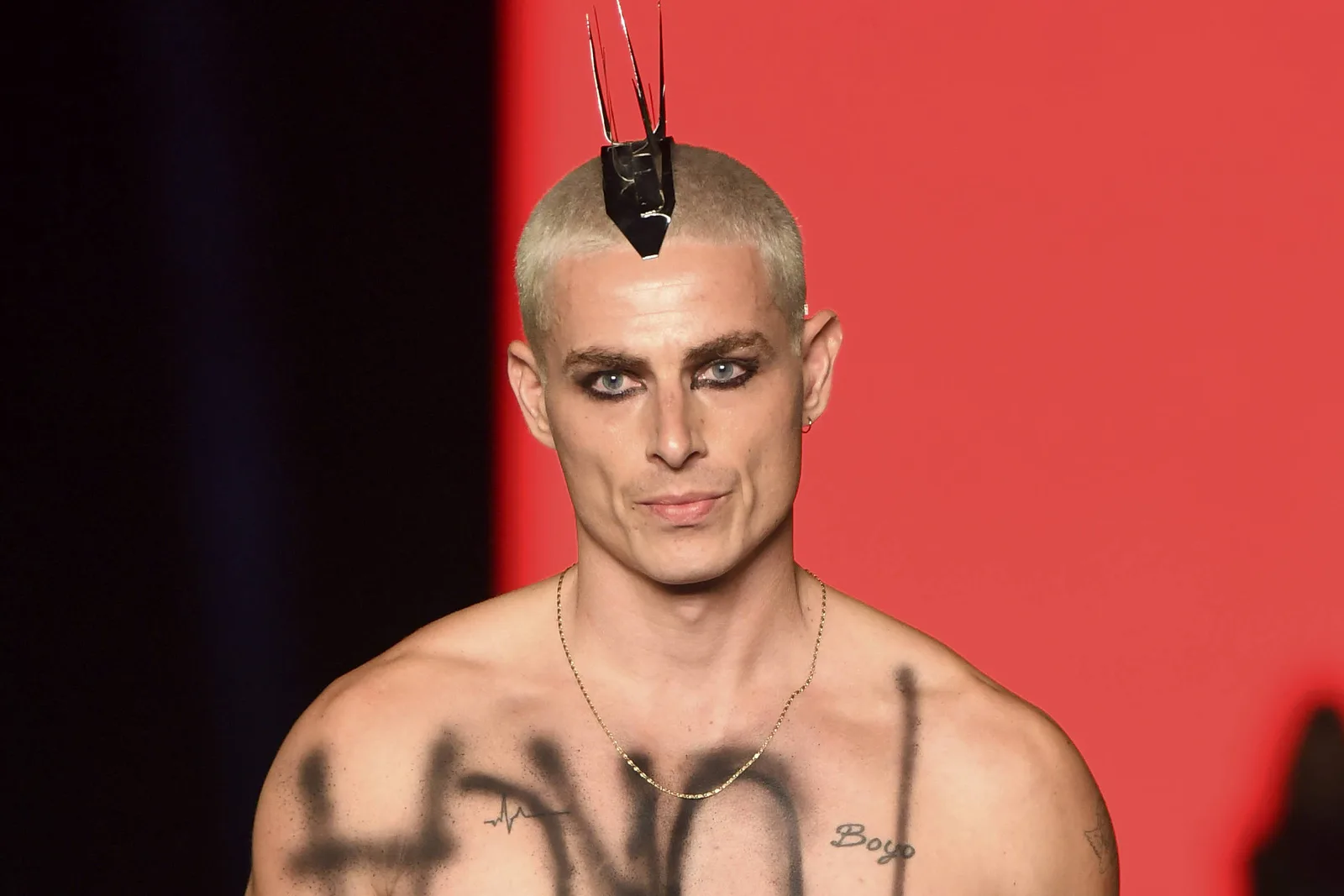 Herchcovitch leva múltiplas linguagens à abertura da São Paulo Fashion Week