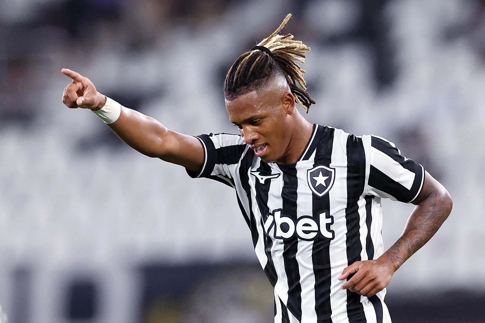 Danilo soma 86 ações ofensivas em jogos do Botafogo no Brasileirão