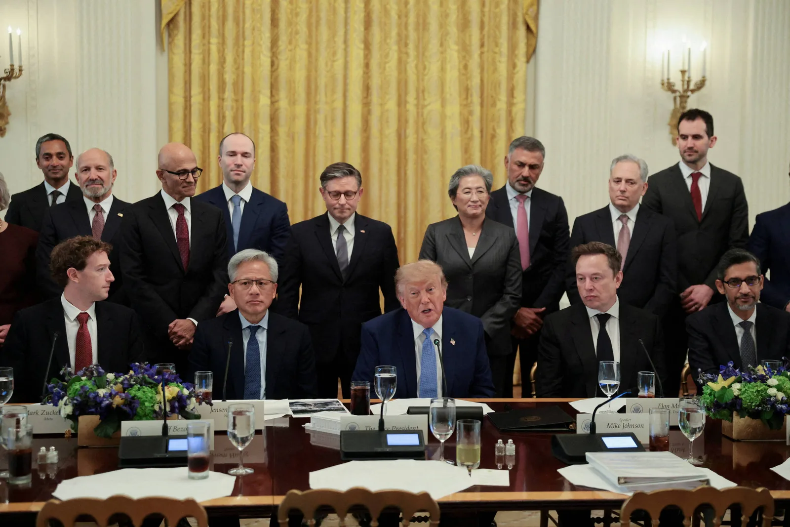 Trump defende autorregulação da IA após reunião com executivos de tecnologia