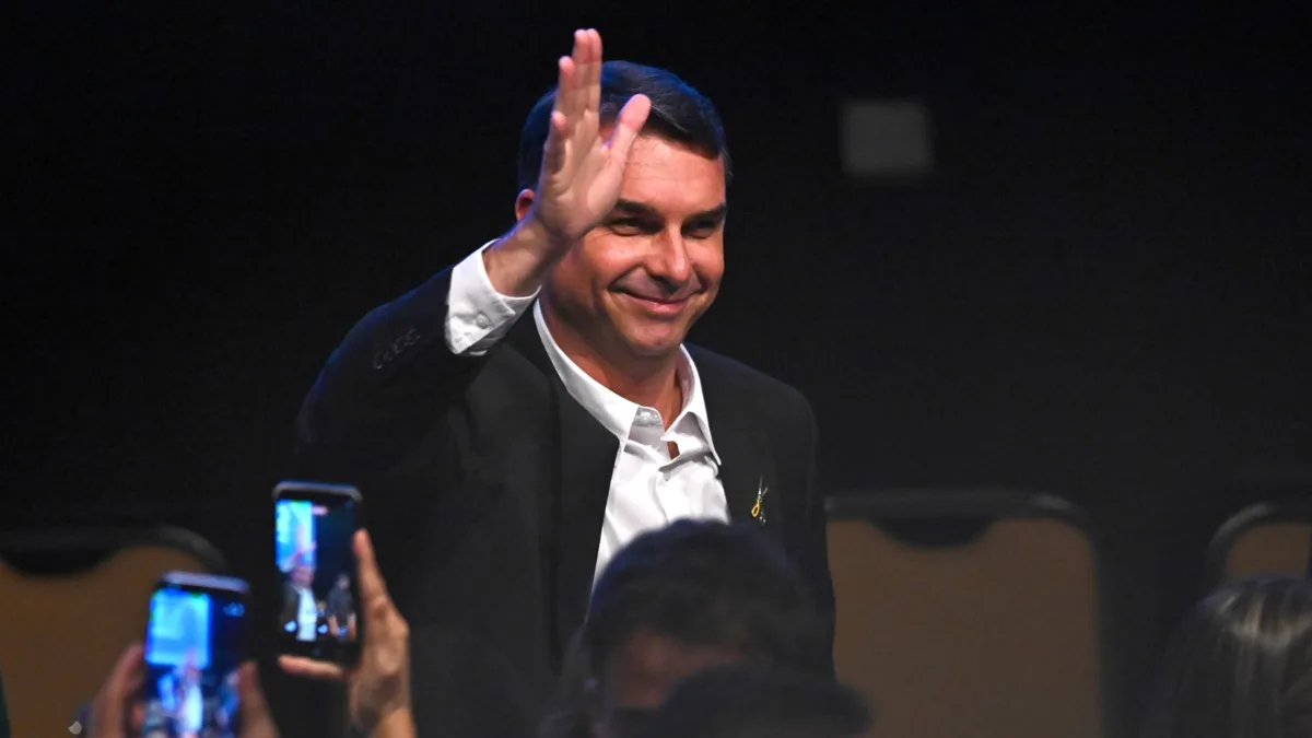 FPA antecipa decisão eleitoral e apoia candidatura de Flávio Bolsonaro