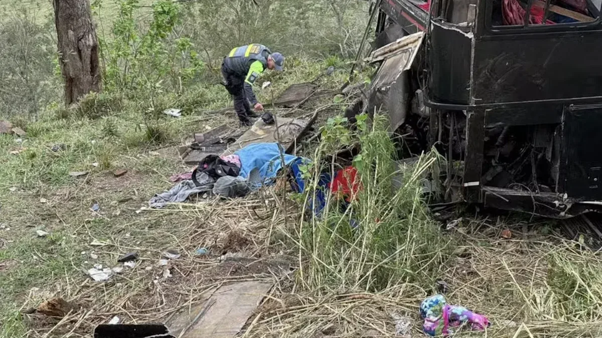 Acidente com ônibus deixa seis mortos em Cruzeiro, no Vale do Paraíba