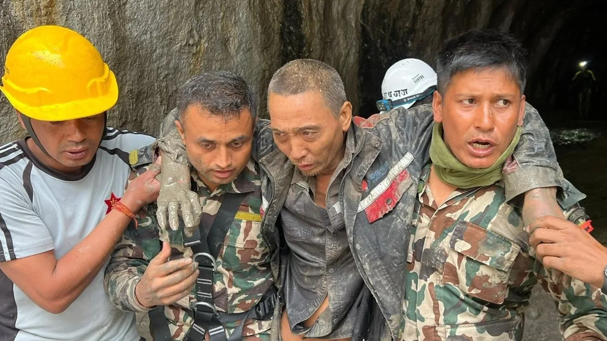 Enchentes entre Nepal e China deixam mais de 5 mil desaparecidos