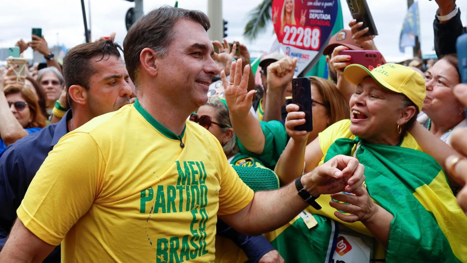 Atenas é a única capital da UE com vitória de Flávio Bolsonaro