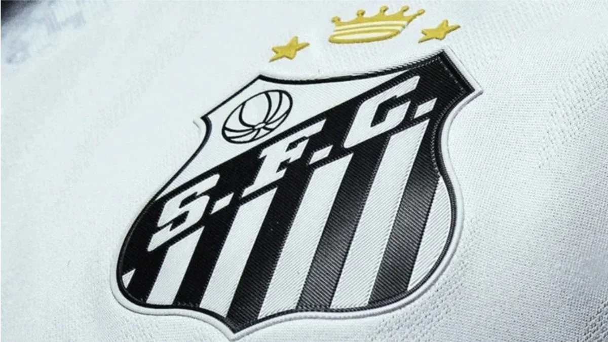 Santos negocia com a Adidas para assumir uniformes em 2028