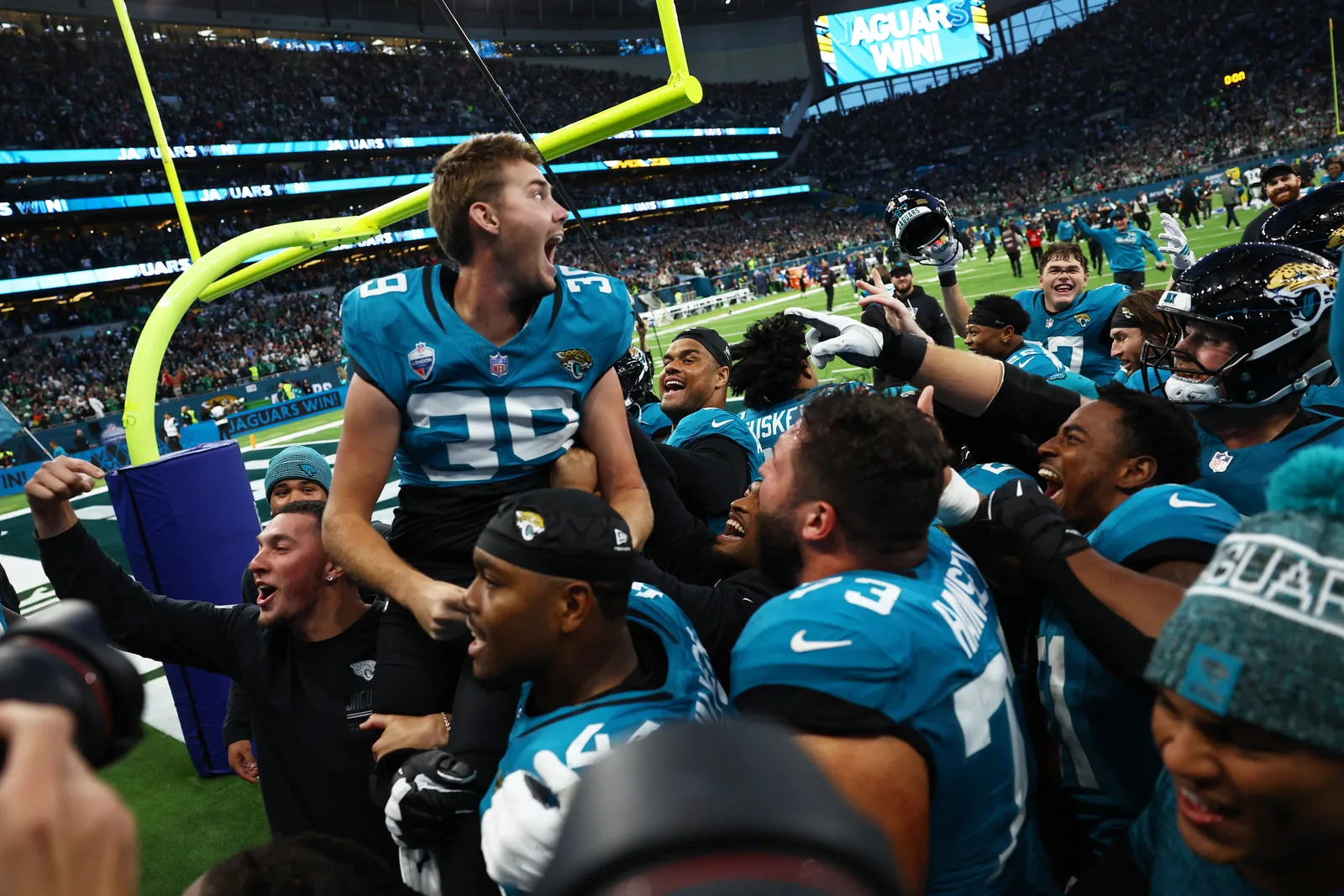 Jaguars vencem Eagles por 19 a 17 com field goal no último segundo
