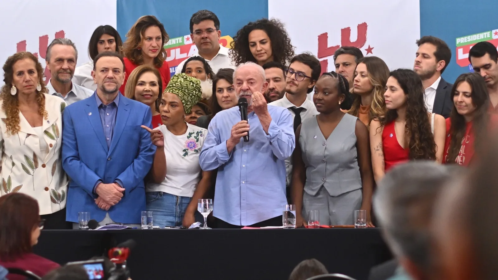 Jovens parlamentares pressionam campanha de Lula por mudança na comunicação