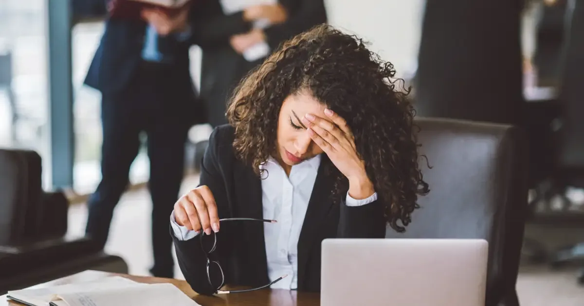 Setores têm resultados desiguais em compromisso com saúde mental nas empresas