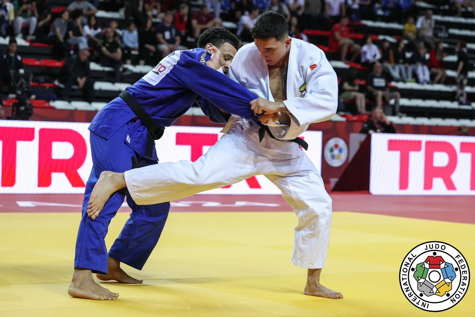 Schmidt confirma evolução nos 90 kg com ouro em Budapeste